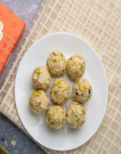 Olive Mithai - Choclate Pista Laddu