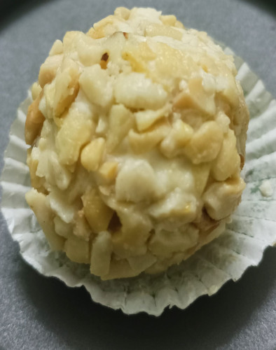 Olive Mithai - Kaju White Laddu